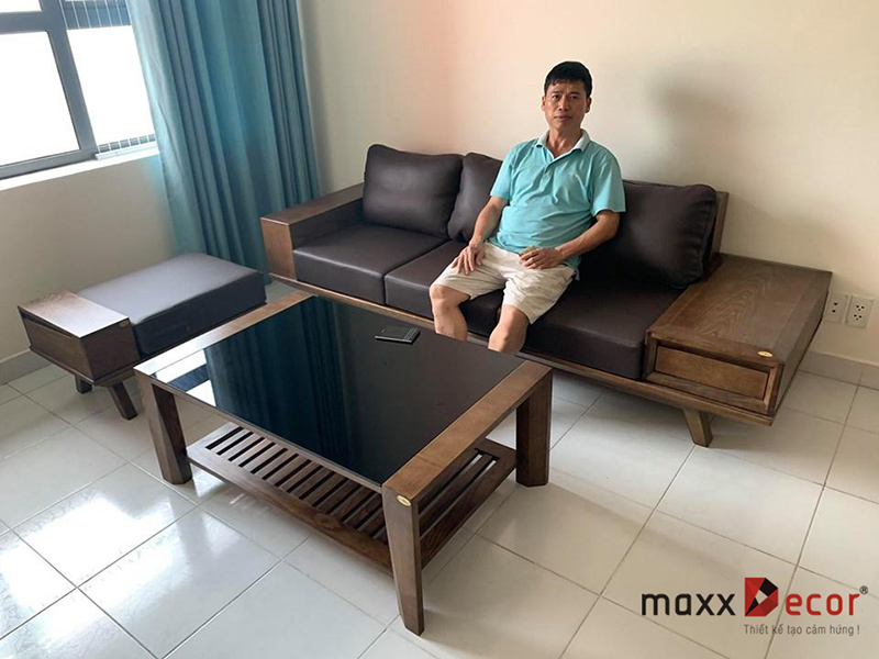 Bàn giao bàn ghế sofa gỗ đẹp sang phòng khách