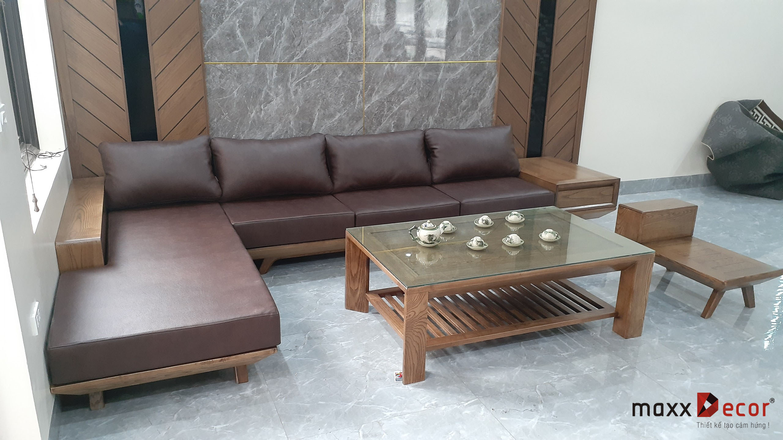 Sofa gỗ maxxDecor tại nhà khách đón xuân mới 2021