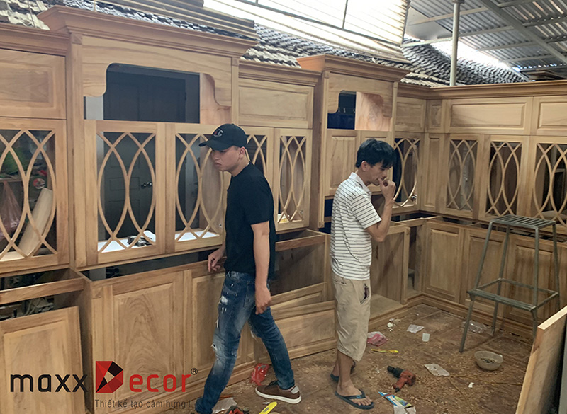 Thi công tủ bếp gỗ gõ đẹp sang trọng